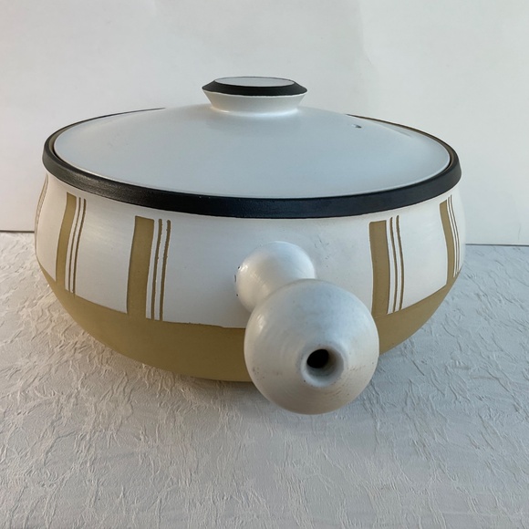 DENBY Vintage “Gourmet” MCM 8 Pint Stoneware Covered Casserole w/ Handle(s) - Picture 3 of 17